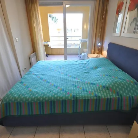 Port Apartment *