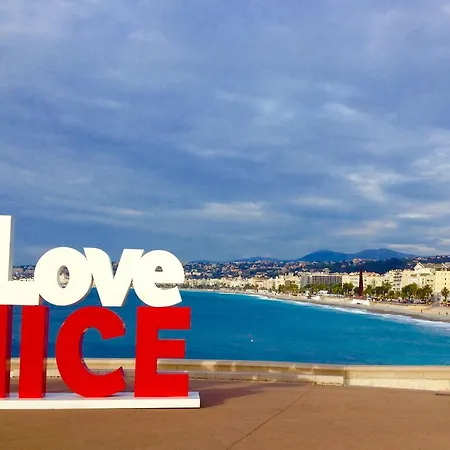 Carré D'or Very Near The Nice