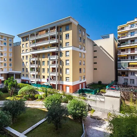 Blue Pebble - Studio Balcony Apartment