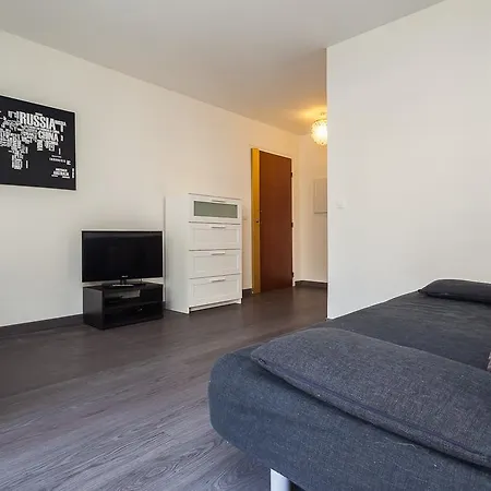 Blue Pebble - Studio Balcony Apartment *