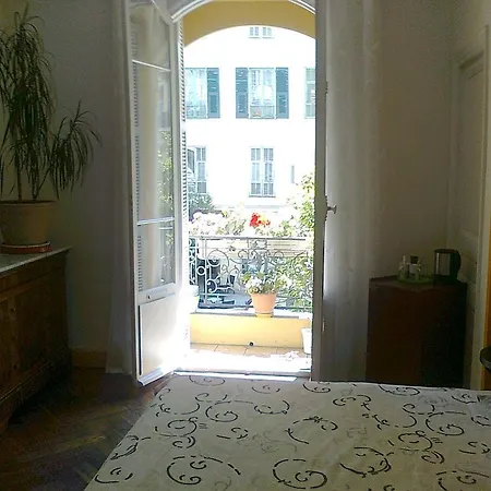 Chez Josephine Bed & Breakfast *