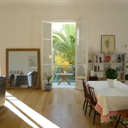 Maison d'hôtes Maison D'hotes Emma Tiranty *