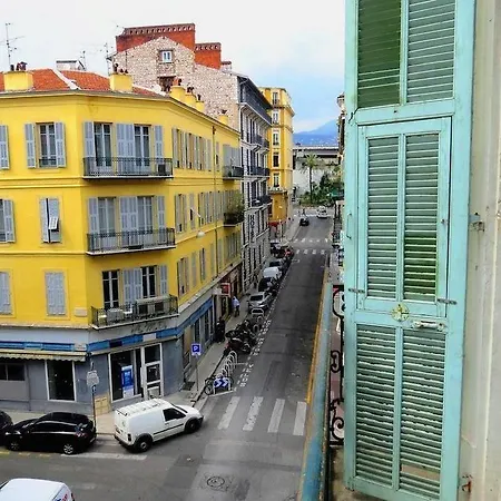Ozz Auberge de jeunesse