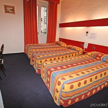 Ozz Auberge de jeunesse *