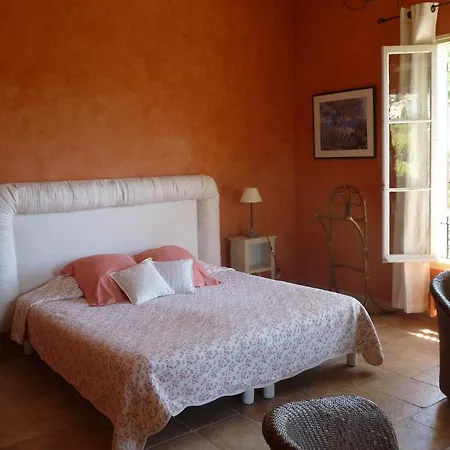 Castel Enchanté Couette-café 3*