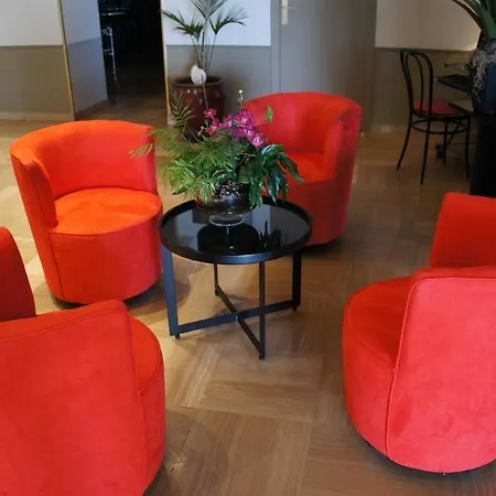 Ambassador, Completely Renovated Nice