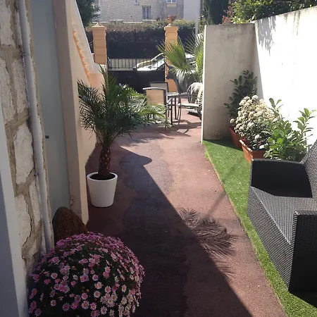 Studio Villa Mon Reve Bed & Breakfast 3*