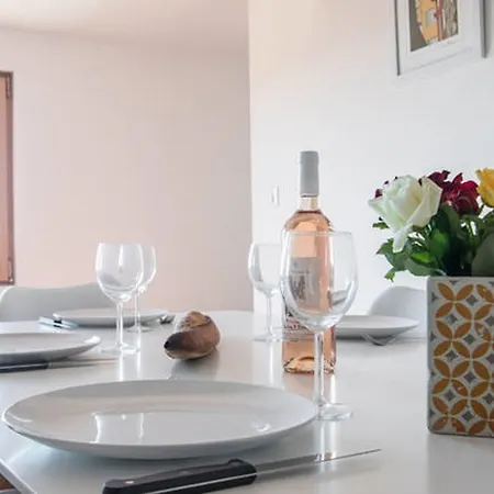 Appartement Le Gilly 6 - F3 Exceptionnel, Vue Mer, Moderne, Climatisation, Vieux-nice *