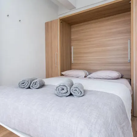 Le Rossetti B. - Modern, Long Balcony, Old Town Appartement
