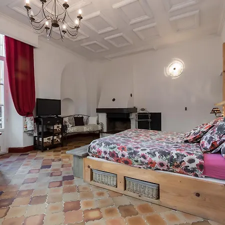Apartment L'oustaria 3 Bedrooms Apartment, Old Town