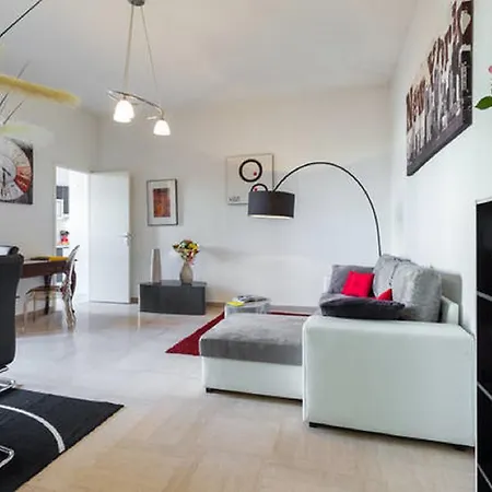 Grand Center At 2 Minutes Walk From The Appartement