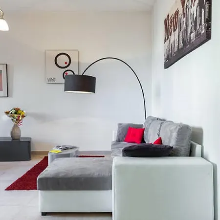 Grand Center At 2 Minutes Walk From The Appartement *