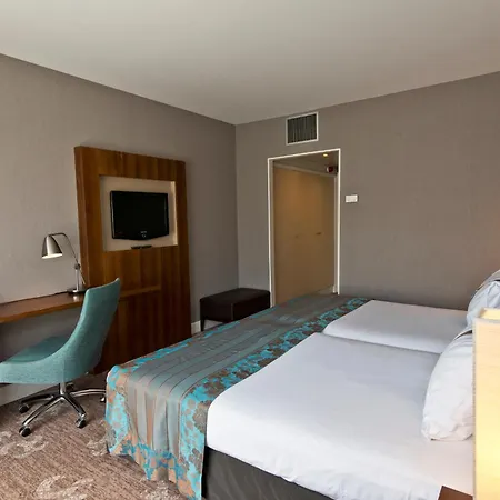 Hotel By Ihg