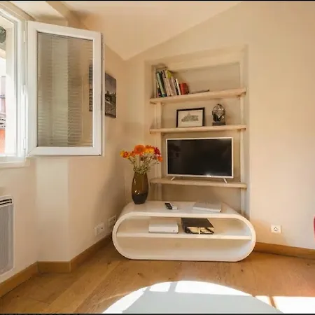 Appartement Renting - Colonna - Place In Old Town