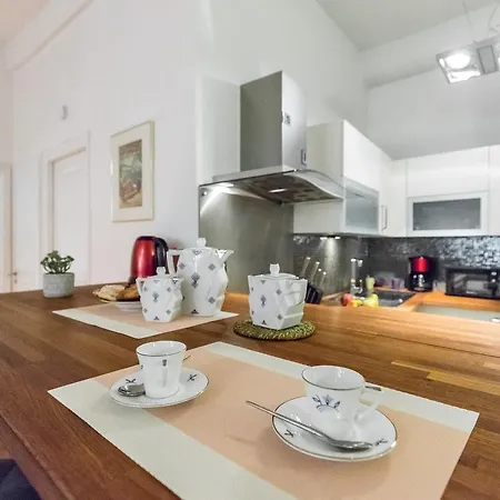 Pref 2 · F4 - Vaste Et Bourgeois ,3 Chambres, Ascenseur, Vx-nice Appartement *