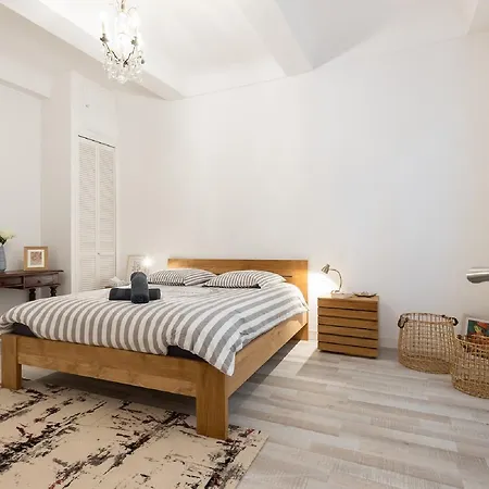 Pref 2 · F4 - Vaste Et Bourgeois ,3 Chambres, Ascenseur, Vx-nice Appartement