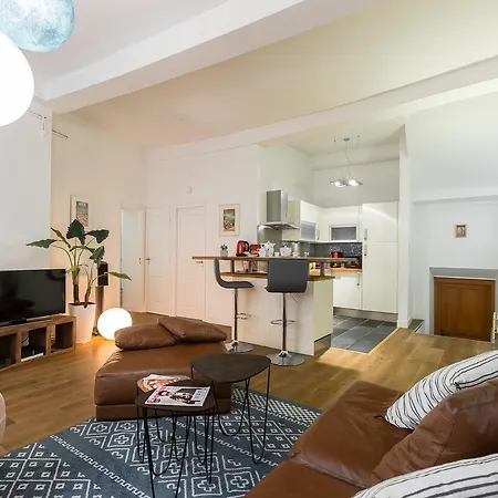 Appartement Pref 2 · F4 - Vaste Et Bourgeois ,3 Chambres, Ascenseur, Vx-nice *