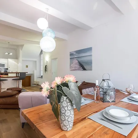 Pref 2 · F4 - Vaste Et Bourgeois ,3 Chambres, Ascenseur, Vx-nice Appartement Nice
