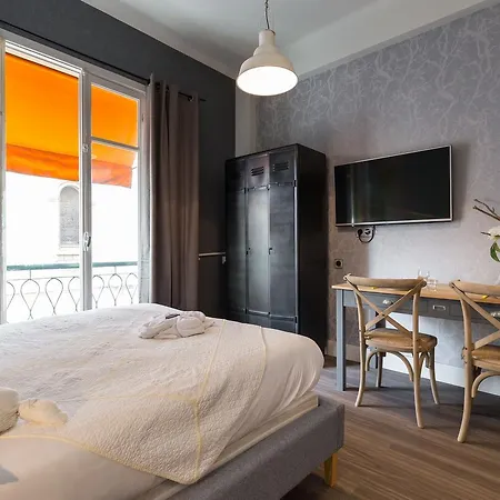 Appart hôtel Azur 2*