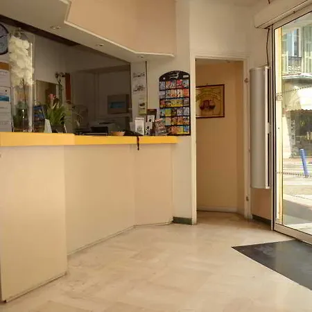 Ozz Auberge de jeunesse *