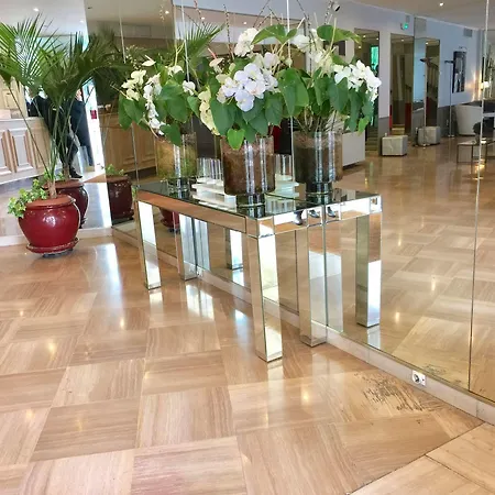 Ambassador, Completely Renovated Nice