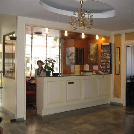 Hotel Busby 3*