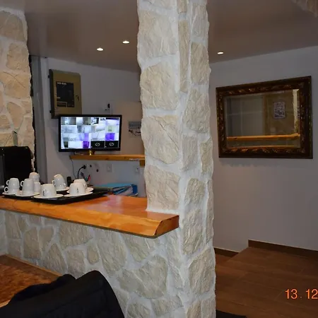 Lyonnais Hotel
