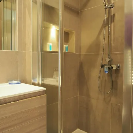 Centre - With Balcony And Stunning Sea View! Apartment *