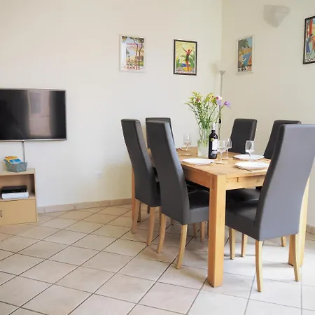 Centre - With Balcony And Stunning Sea View! Apartment *