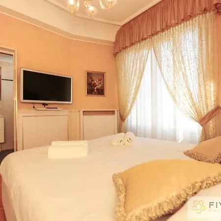 Le Majestic Promenade - Five Stars House Appartement *