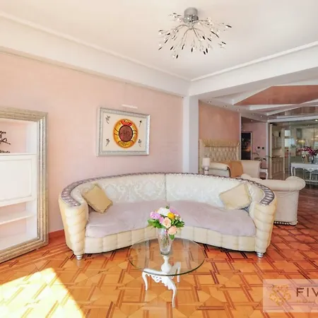 Le Majestic Promenade - Five Stars House Appartement *
