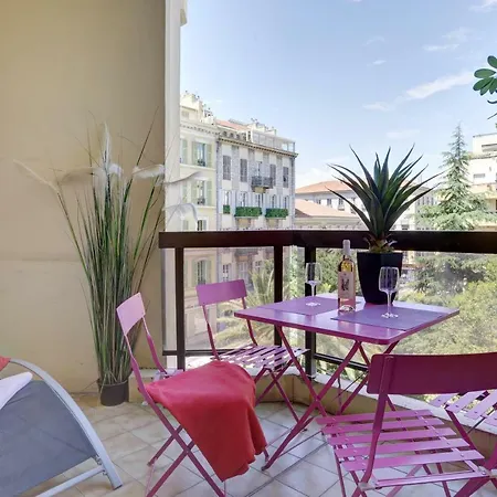 Appartement Grand Center At 2 Minutes Walk From The