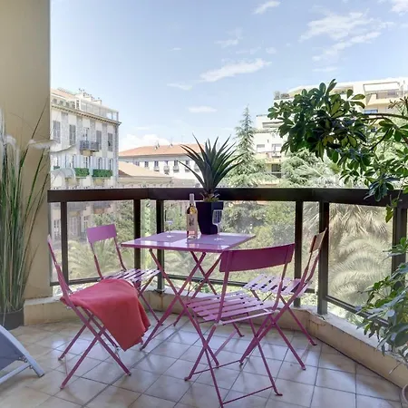 Grand Center At 2 Minutes Walk From The Appartement