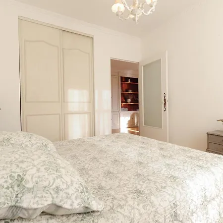 Clemenceau Centre Five Stars House