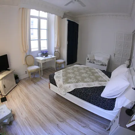 L'oustaria 3 Bedrooms Apartment, Old Town Apartment *