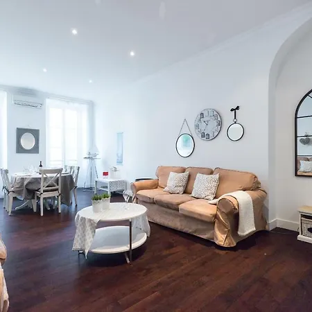 Prestige Apartment, Near The Beaches * Nice