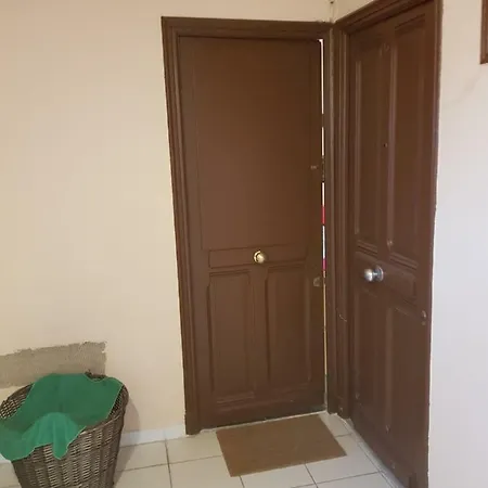 Studette En Plein Cœur Du Vieux