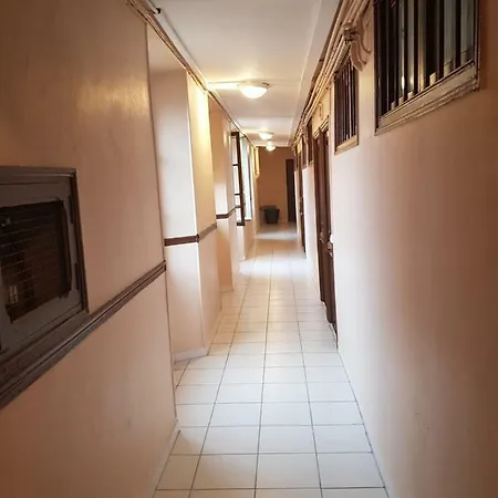 Studette En Plein Cœur Du Vieux