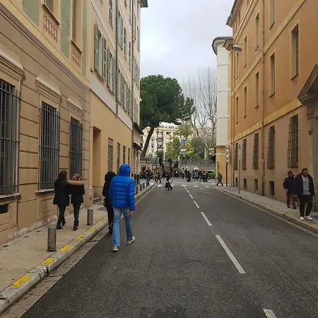 Studette En Plein Cœur Du Vieux Nice