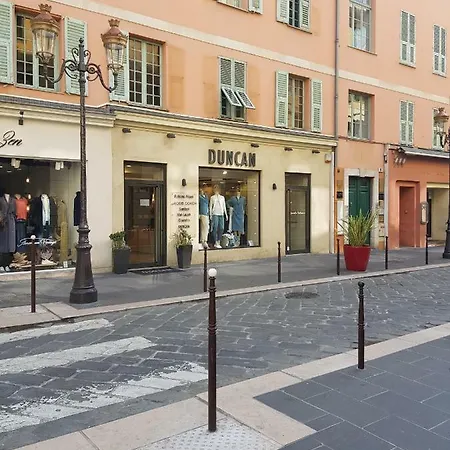 Studette En Plein Cœur Du Vieux