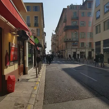 Studette En Plein Cœur Du Vieux