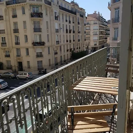 Cosy Rossini Large Balcony Apartment *