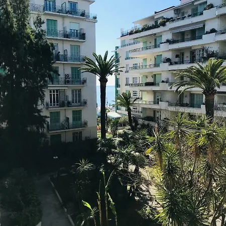 - Promenade Des Apartment