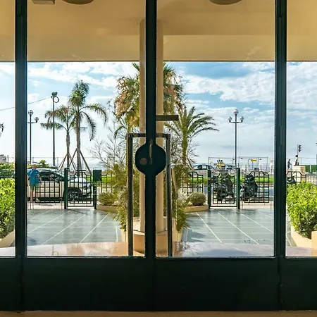 Beachfront Promenade Des Appartement Nice