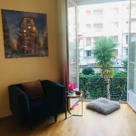 Roses & Ivy, Rue Du Congres Apartment *
