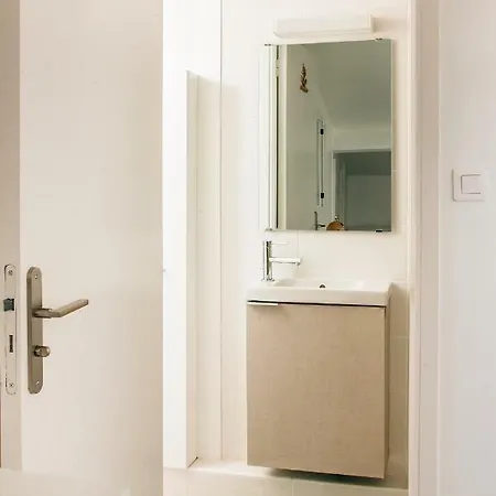 Adorable In Downtown Appartement