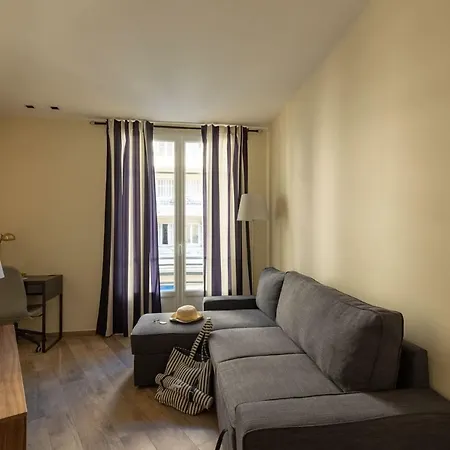 100m From The Sea Apartment *