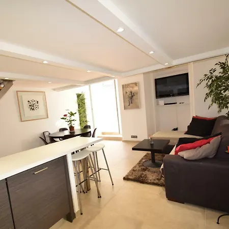 Apartment Jade Duplex - No Better Location In *