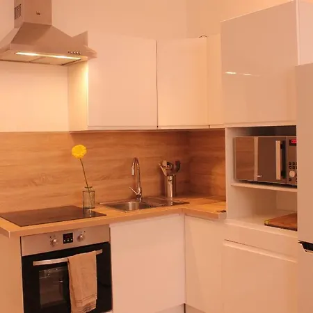 Azur - Madeleine Guest house *