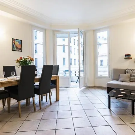 Centre - With Balcony And Stunning Sea View! Apartment Nice